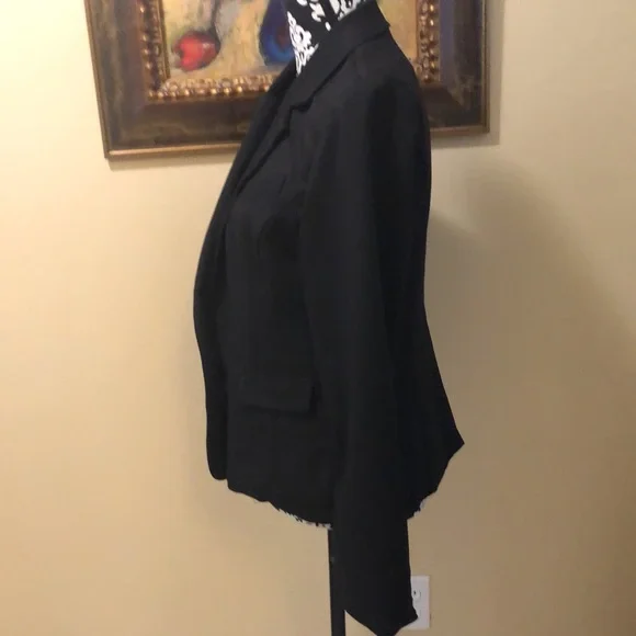 Charlotte Russe Classic lined 1 button blazer, roll satin & lace detail sleeves - Picture 3 of 12